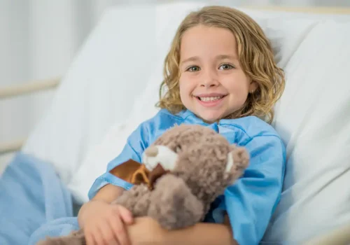 niña en hospital