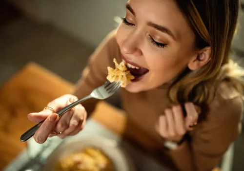 Chica come pasta
