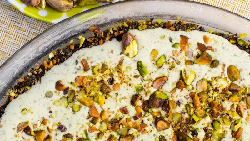Frozen-Pistachio-Chocolate-Cookie-Crumb-Pie-2