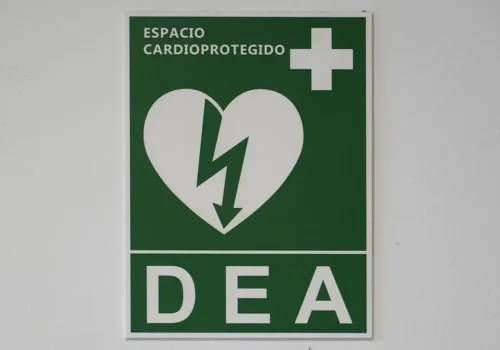 Uso del desfibrilador. DEA
