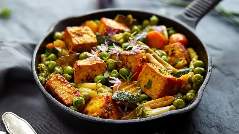 Salteado de guisantes con tofu