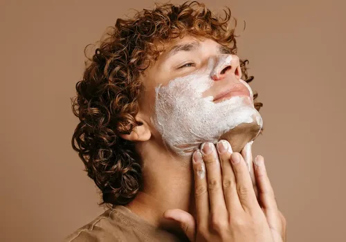 rutina facial para hombre